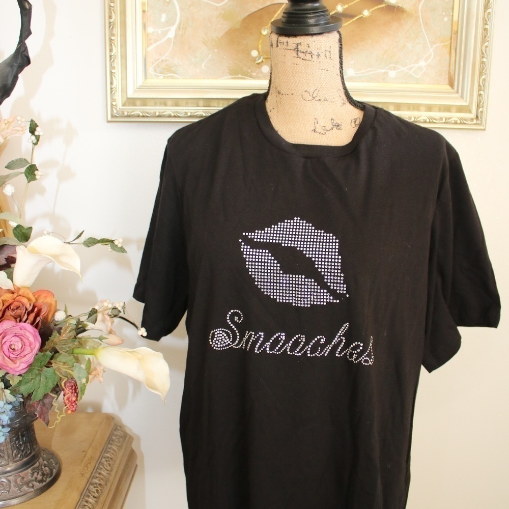 SMOOCHES Rhinestone  T-Shirt size xxl
